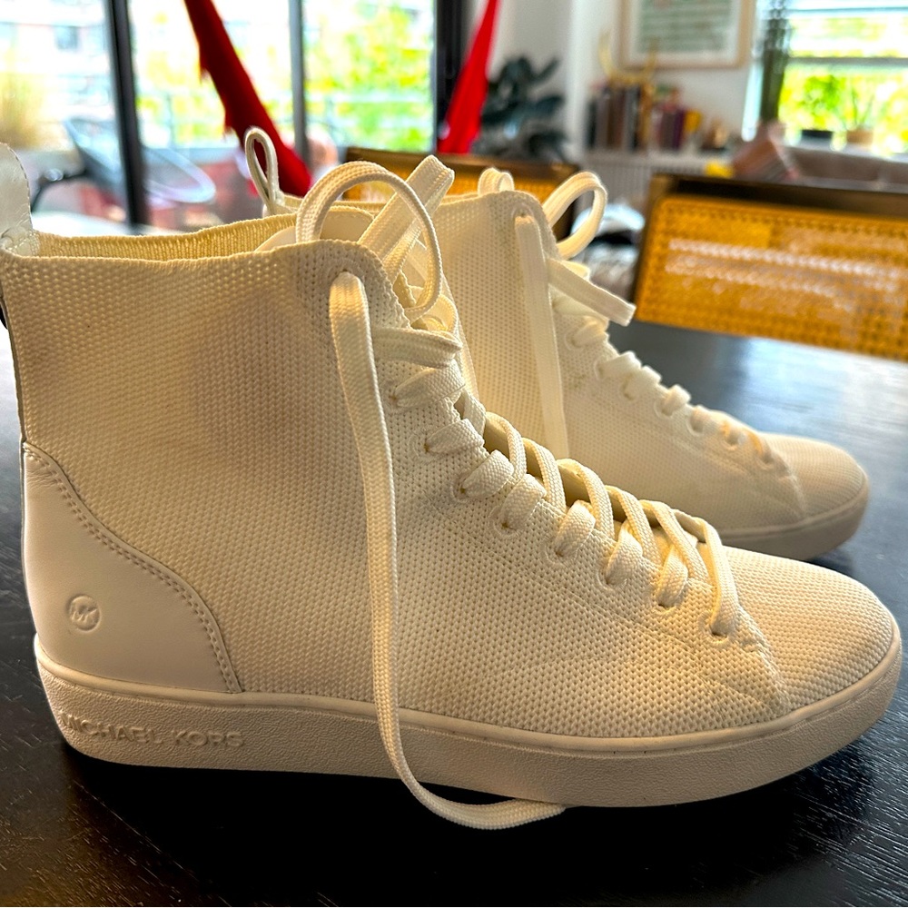 Crisp white ankle length boxer shoes. Chic all down the streets